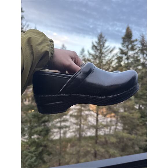 Dansko Women’s 38 US 7 Clogs Black Leather Shoes Slip On Comfort Arch Support - Picture 12 of 15